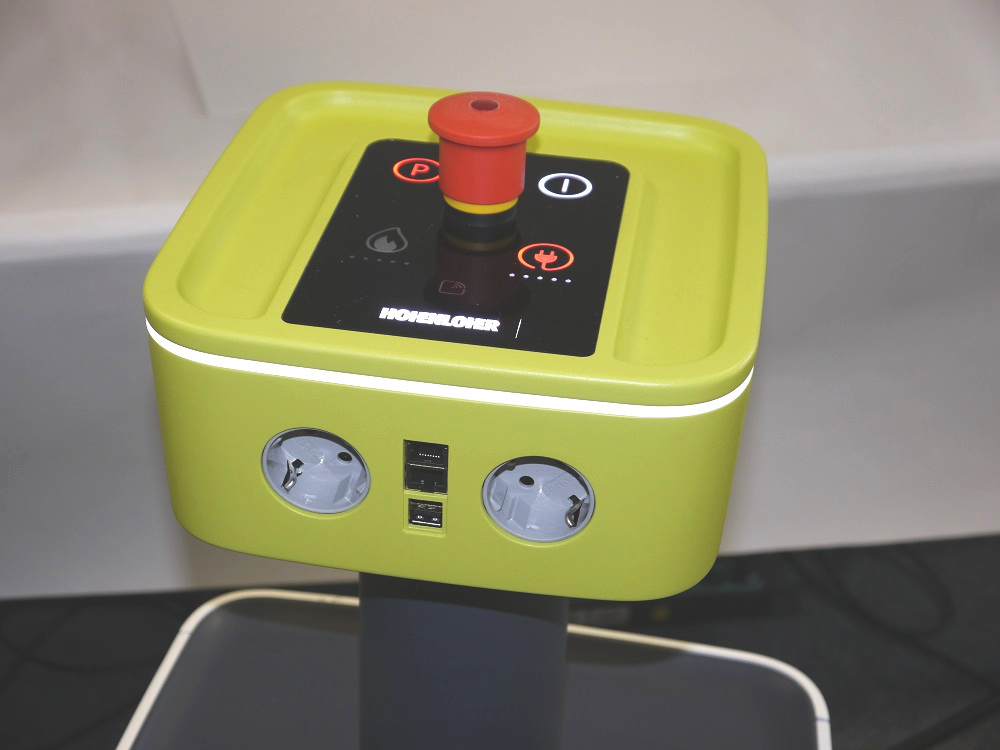 Kopf mit Bedienoberfläche und LED-Anzeige